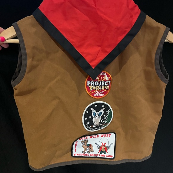 Vintage Beaver Vest, Scarf and hats - Picture 2 of 3